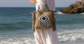 حقيبة كروشيه عين زرقاء